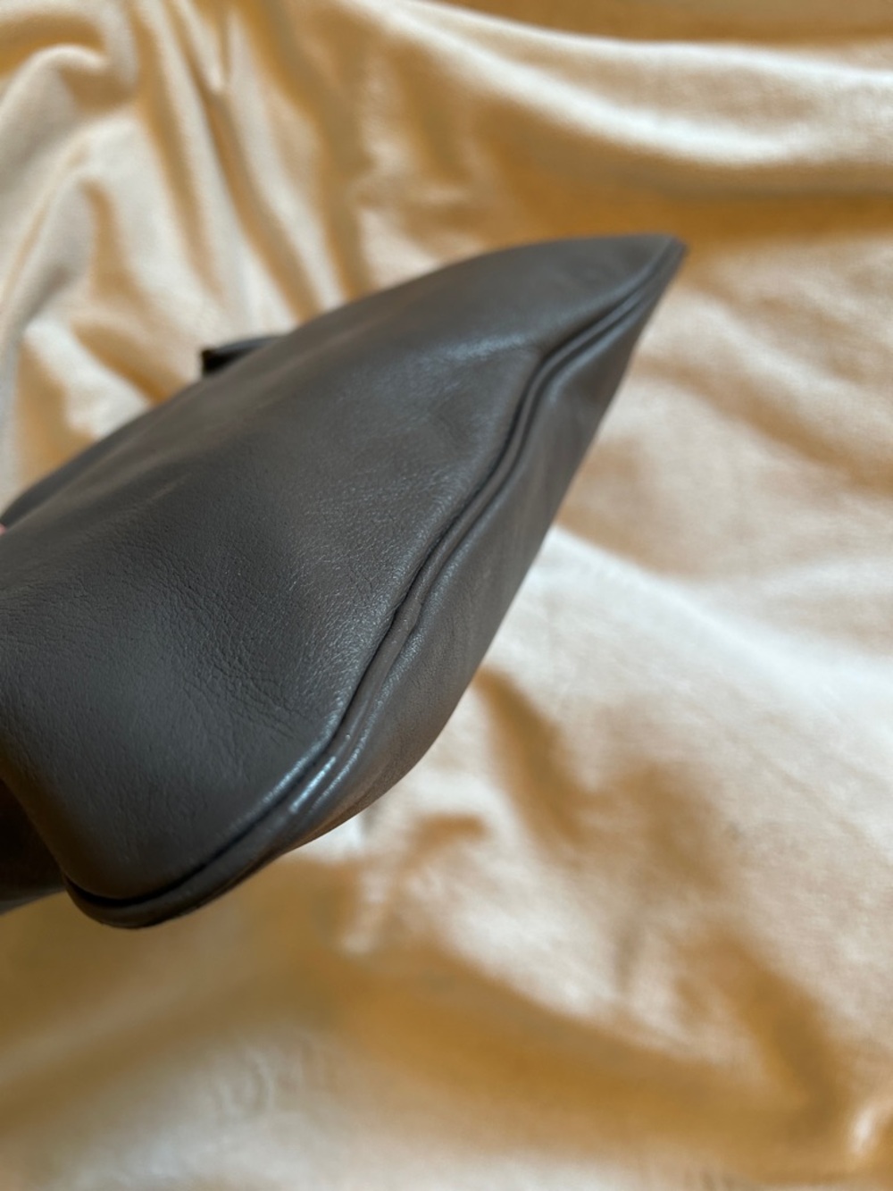 Brio Vintage Gray Leather Knot Clutch - Picture 4 of 9